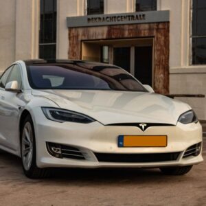 30 minuten zelf rijden in een Tesla